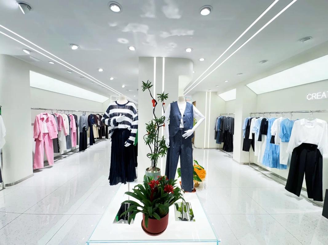 新品來襲 顏值與實力并存的服裝與飾品陳列展示