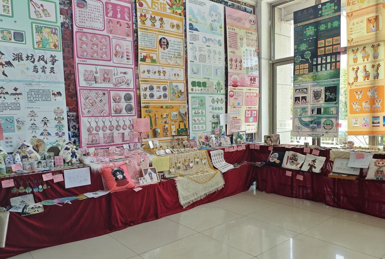 動(dòng)漫設(shè)計(jì)專業(yè)作品展 探索創(chuàng)意無限，引領(lǐng)衍生設(shè)計(jì)新潮流